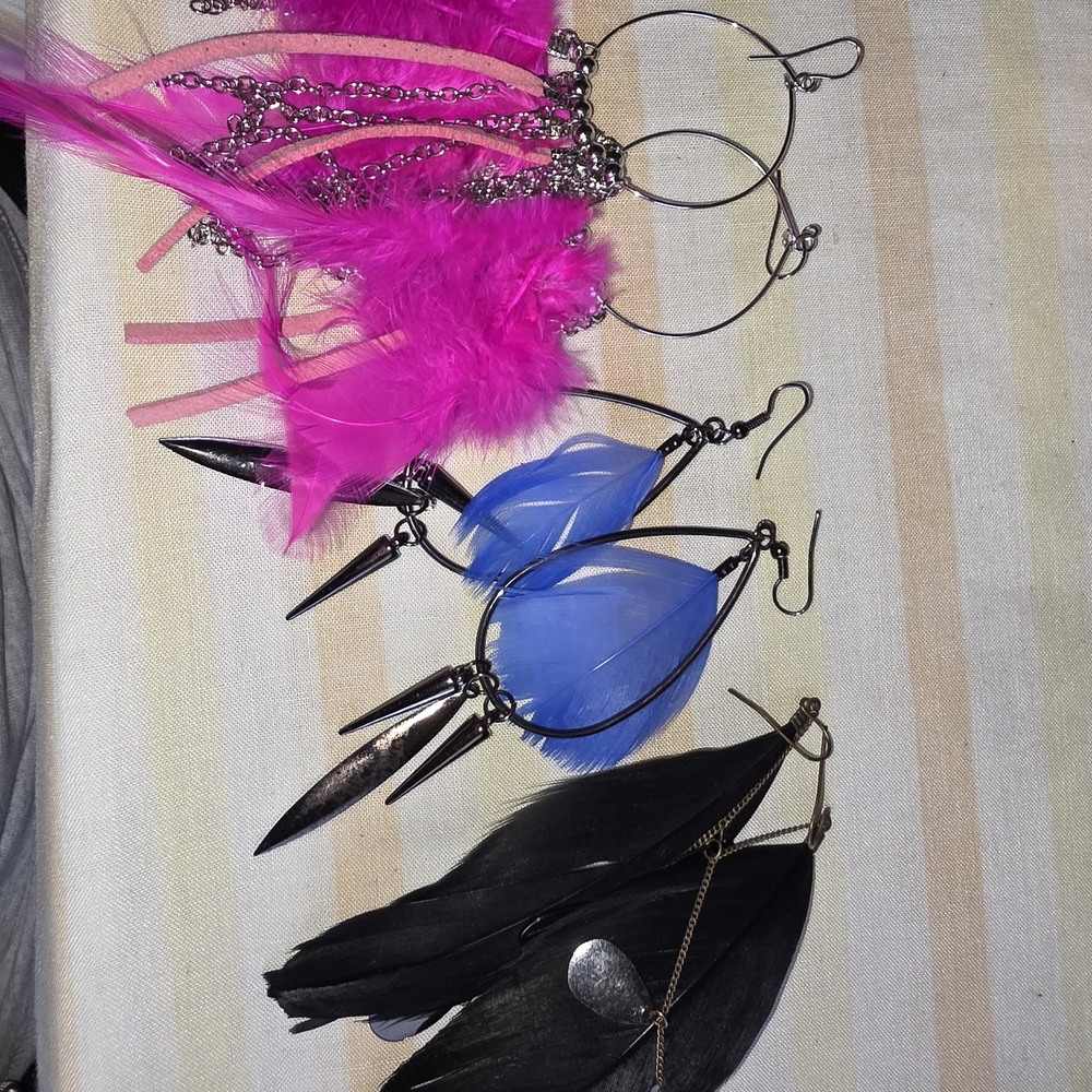Vibrant Feather Hoop Earrings Set